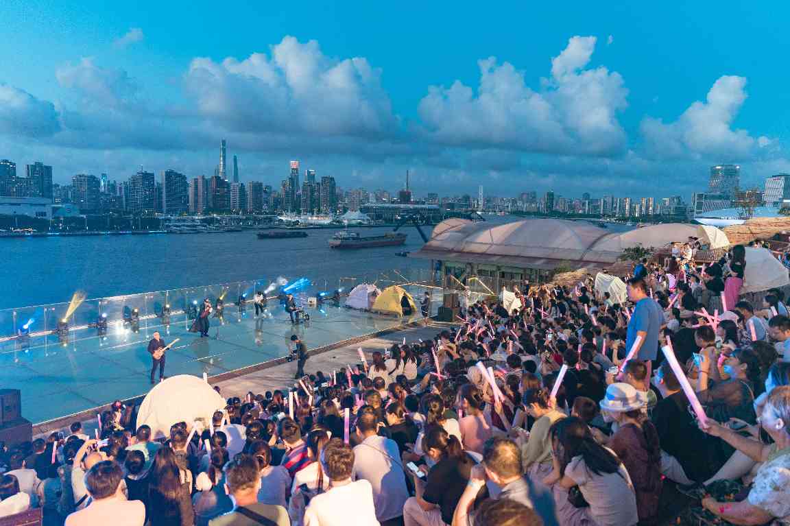 时空折叠里演绎上海千古情