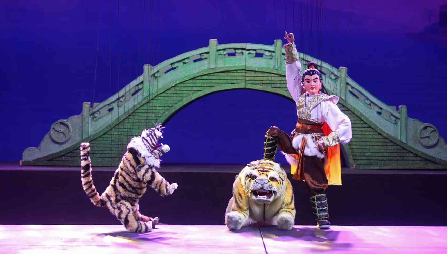 “人偶合一” 提线执杖皆成戏