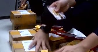 法治在线丨警方紧急拦截1120克黄金 揭开“邮寄黄金投资”骗局